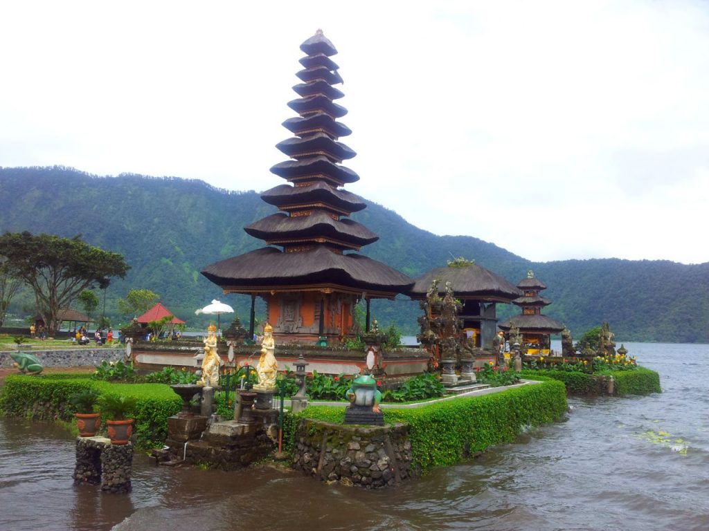 Otok Bali - Ulun Danu na jezeru Bratan